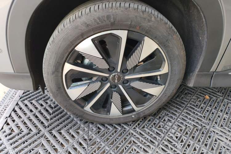 Used BYD Song PLUS New Energy 2025 EV Intelligent Driving Edition 520km Luxury Model Exterior 4