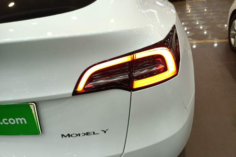 Used Tesla Model Y 2022 Long-Range All-Wheel-Drive Version