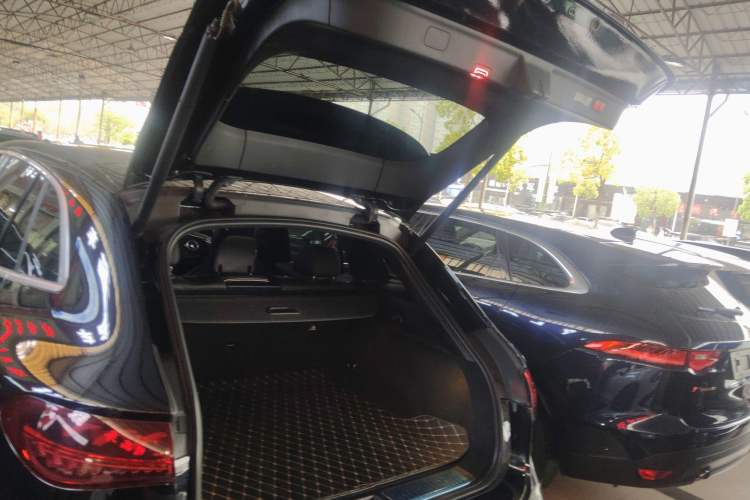 Used Mercedes-Benz EQE SUV 2023 350 4MATIC Luxury Edition Trunk