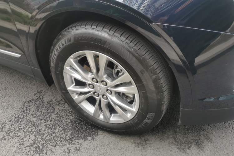 Used Cadillac XT5 2021 2.0T Four-Wheel Drive Luxury Version Right Front Wheel Hub