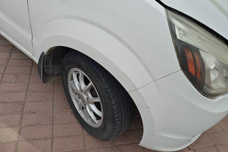 Used BAIC Weiwang M20 2014 1.5L Comfort Version BJ415B Right Front Wheel Hub