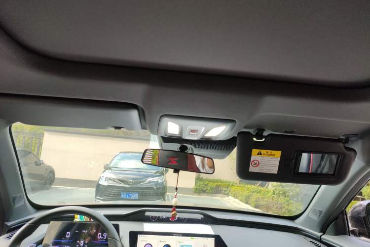 Used CHANGAN OSHAN Z6 2023 Blue Whale 1.5T DCT Smart Luxury Model
