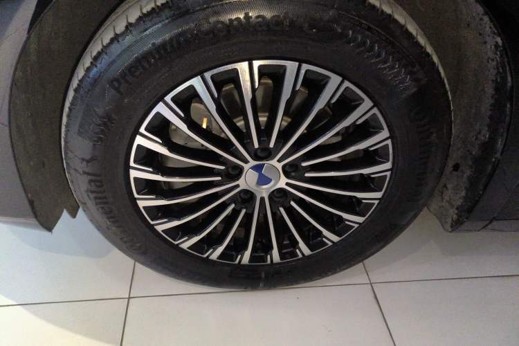 Used Denza D9 2022 EV 600 Four-Wheel Drive Prestige Model