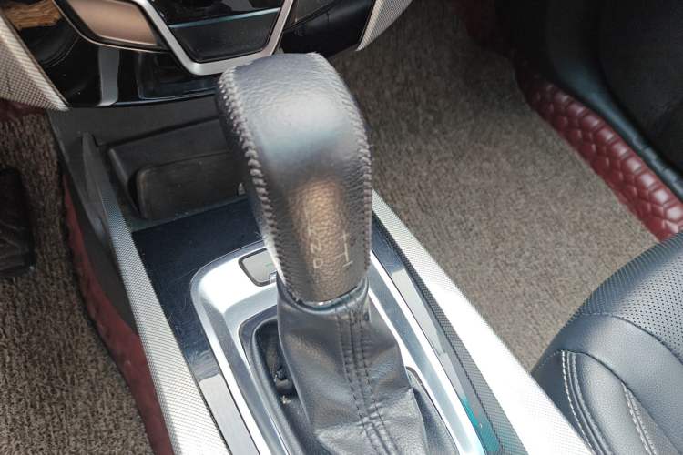 Used Luxgen U6 SUV 2015 1.8T Fashion Edition Gear Lever