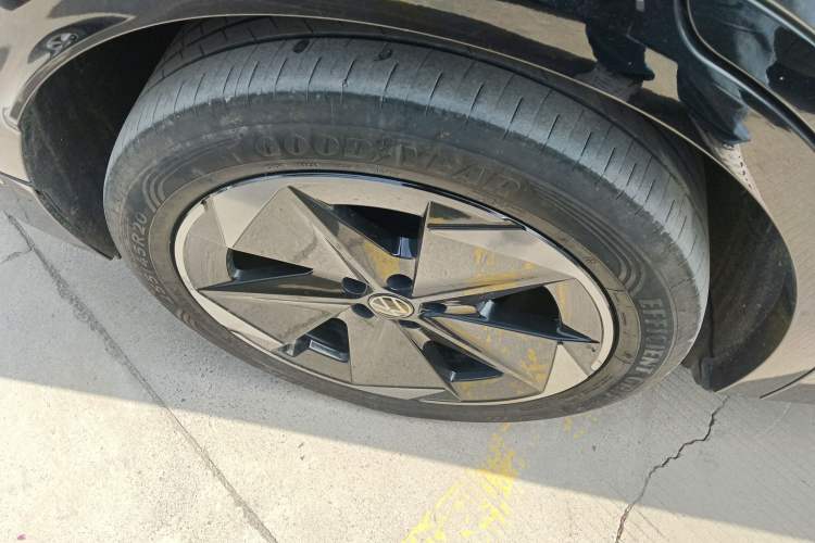 Used Volkswagen ID.UNYX 2024 Pro Long-Range Version Right Rear Wheel Hub