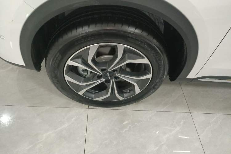 Used Haval Fierce Dragon Max 2023 1.5L Hi4 105 Four-Wheel Drive Smart Flagship Edition Left Front Wheel Hub