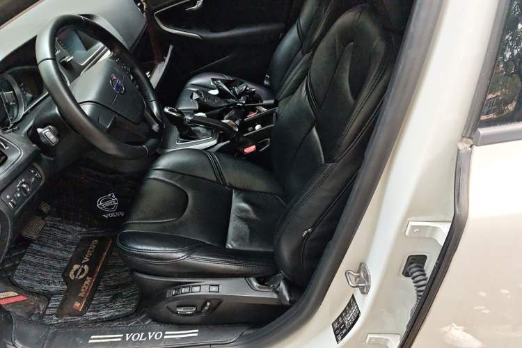 Used Volvo V40 2016 T3 Zhiyi Edition