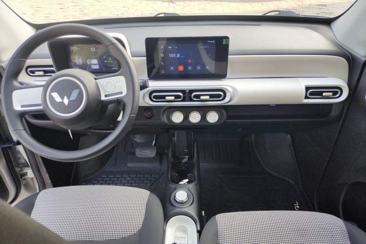 Used Wuling Hongguang MINIEV 2024 3rd Generation 215km Advanced Version
