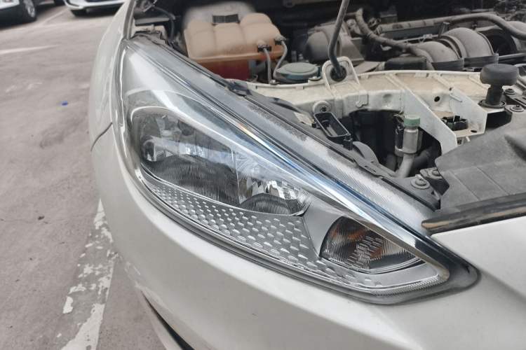 Used Ford Focus 2018 Sedan Classic 1.6L Automatic Comfort Plus Smart Drive Version Right Front Headlight