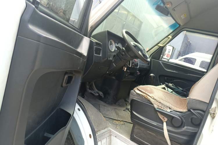 Used Iveco Daily 2017 2.5T A35 Passenger Van 5-7 Seats Model 47Z5 Driver Seat