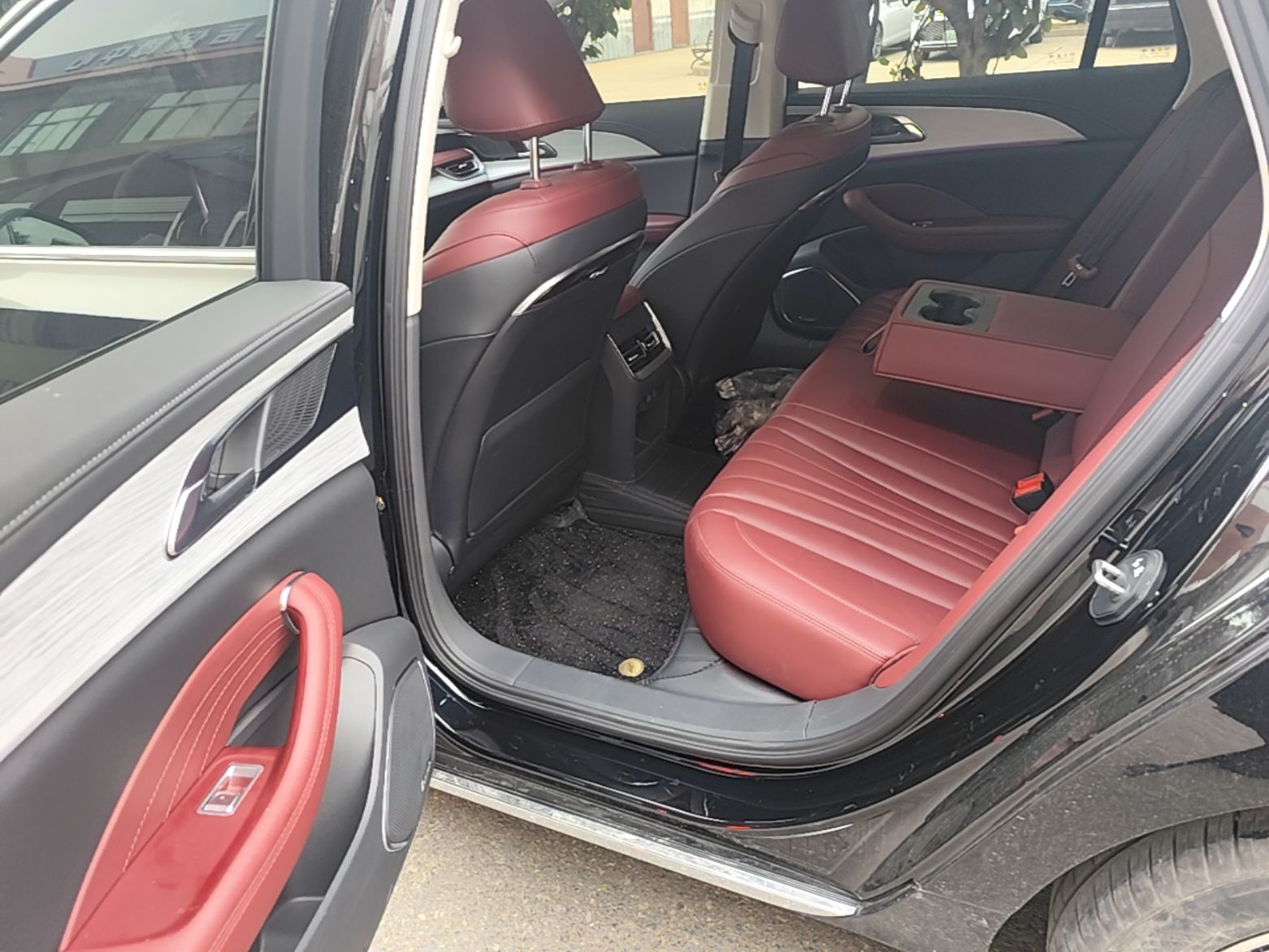 Hongqi H5 2025 2.0T Automatic Flag Edition – 500 000 Units Commemorative Version — снимка 20
