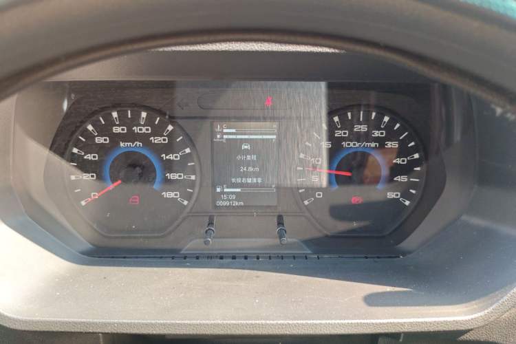 Used Iveco Daily 2023 2.5T A35M1 Short Wheelbase Mid-Height Single-Tire Side-Sliding Door 5–9 Seats
