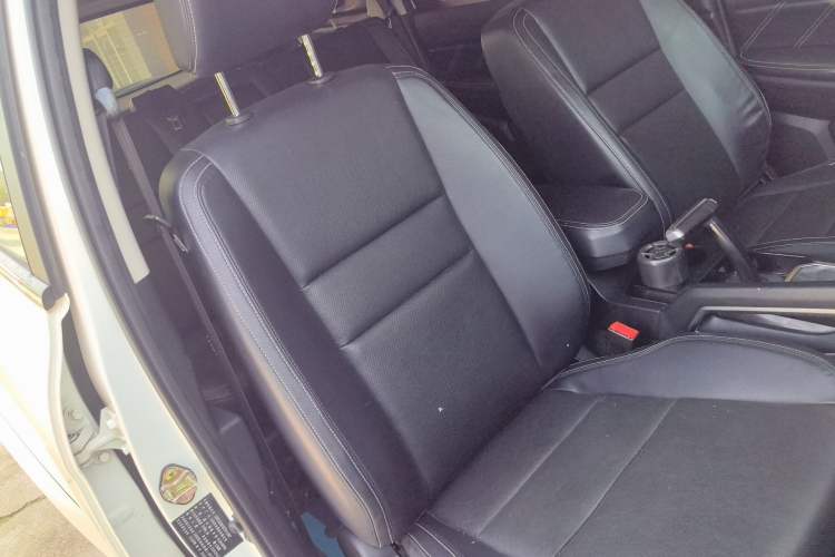 Used JMC Yusheng S350 2016 2.0T Automatic Two-Wheel Drive Gasoline Luxury Edition 5 Seats Right Front Seat