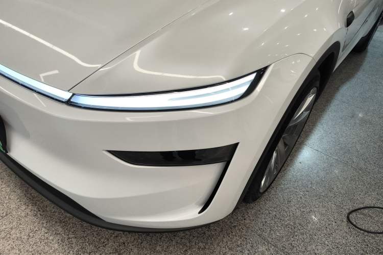 Used Tesla Model Y 2025 Rear-Wheel-Drive Version
