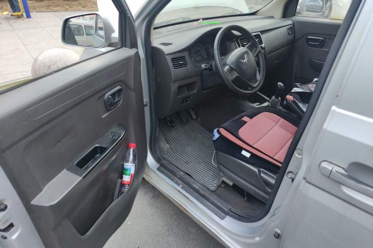 Used Wuling Rongguang V 2016 1.2L Practical Version