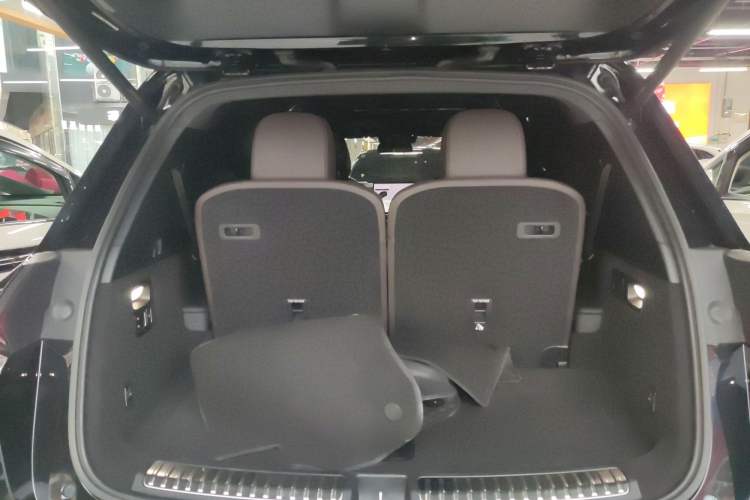 Used Li Auto L8 2023 Pro Model Trunk