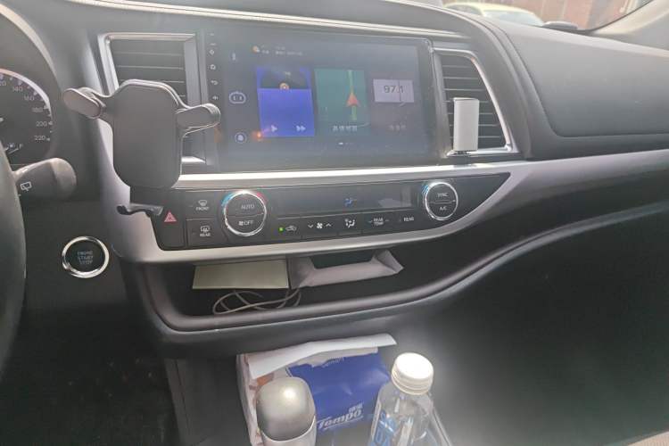 Used Toyota Highlander 2018 2.0T Four-Wheel Drive Luxury Edition 7 Seats China V Emission Standard