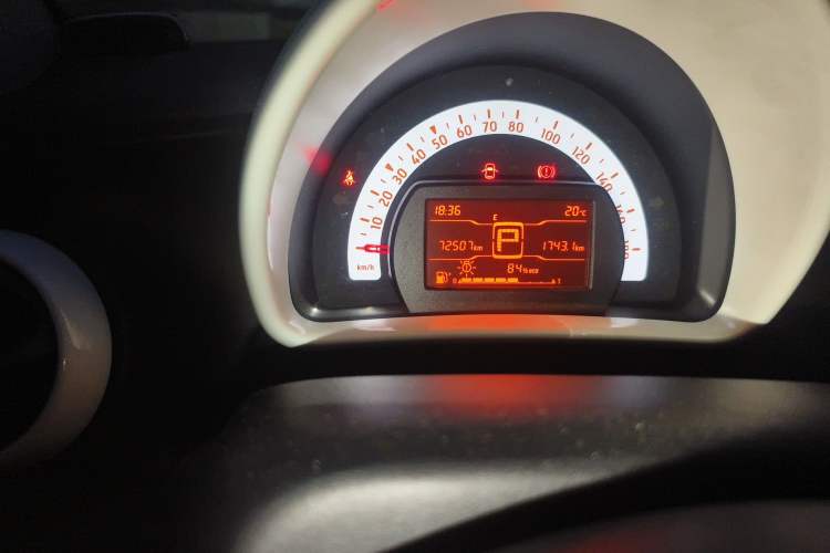 Used smart fortwo 2015 1.0L 52 kW hardtop Dynamic version