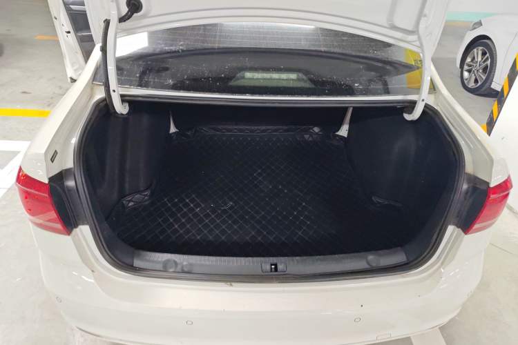 Used Volkswagen Lavida 2018 Classic 1.5L Automatic Comfort Edition China VI Standard Trunk
