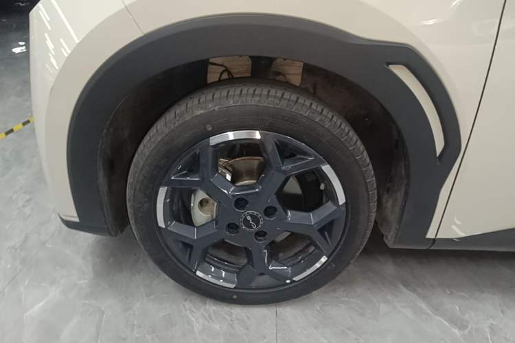 Used BYD Seagull 2025 305 km Free Version Left Front Wheel Hub