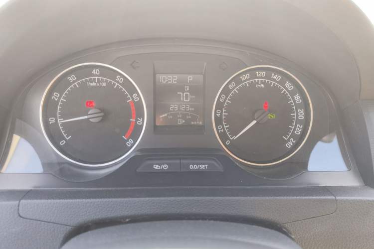 Used Skoda Rapid Spaceback 2016 Revised Version 1.6L Automatic Front-Drive Edition Instrument Cluster