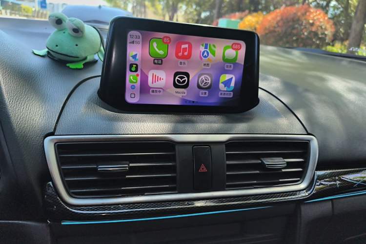 Used Mazda 3 Axela 2017 Sedan 1.5L Automatic Luxury Model China VI Standard Audio And AC Panel