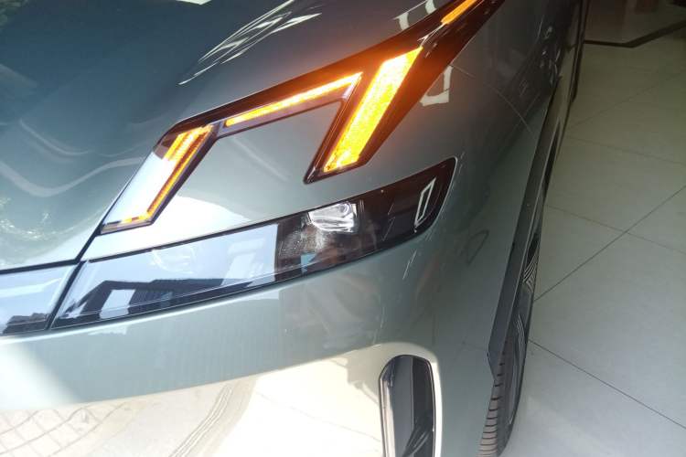 Used Lynk & Co 08 EM-P 2023 220km All-Wheel-Drive Performance Halo Left Front Headlight