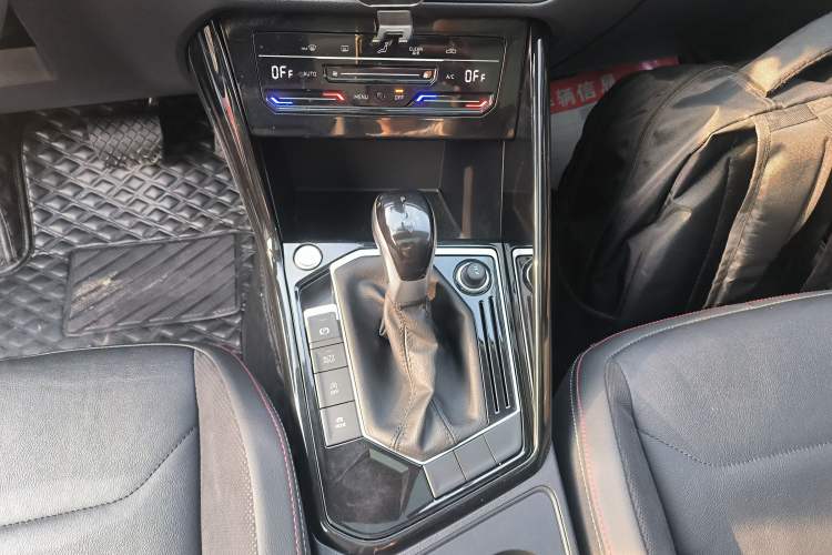 Used Volkswagen Tayron 2022 280TSI Two-Wheel Drive Luxury Smart Connectivity Version Gear Lever