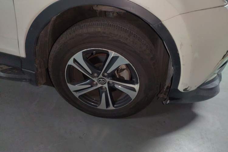 Used Toyota RAV4 2015 2.0L CVT Two-Wheel Drive Fashion Edition Right Front Wheel Hub