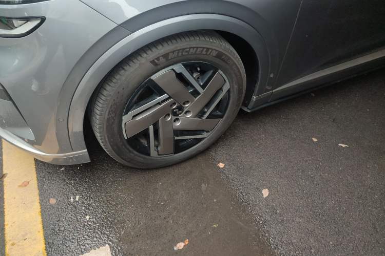 Used ONVO Luxeed L90 2025 Model—Max Six-Seater Version Left Front Wheel Hub