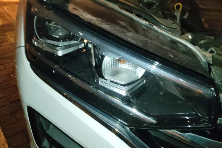 Used Volkswagen Tayron 2019 Teramont Edition 280TSI Two-Wheel Drive Luxury Model China VI Standard Right Front Headlight