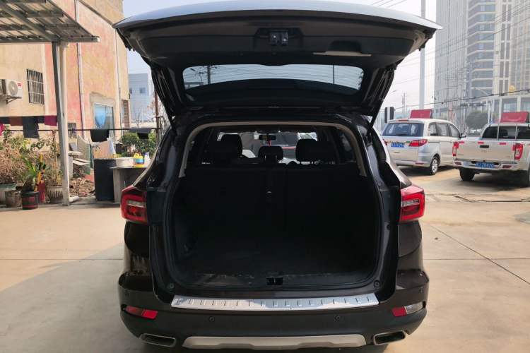 Used Dongfeng Aeolus AX7 2018 Classic 1.6T Automatic Luxury Model Trunk