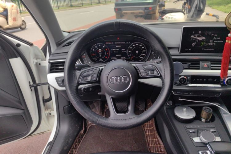 Used Audi A4L 2018 30th Anniversary Edition 40 TFSI Fashion Model
