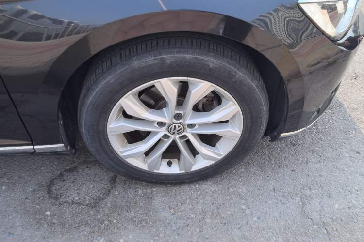 Used Volkswagen Magotan 2018 330TSI DSG Luxury Model Right Front Wheel Hub