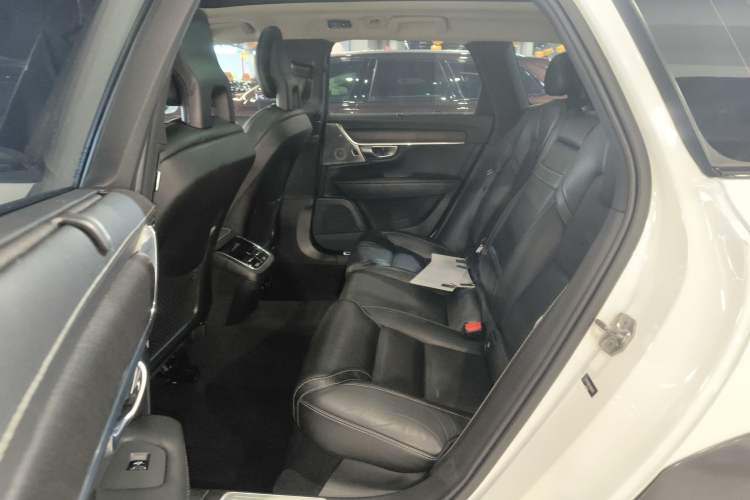 Used Volvo V90 2017 Cross Country T5 AWD Prestige Edition
