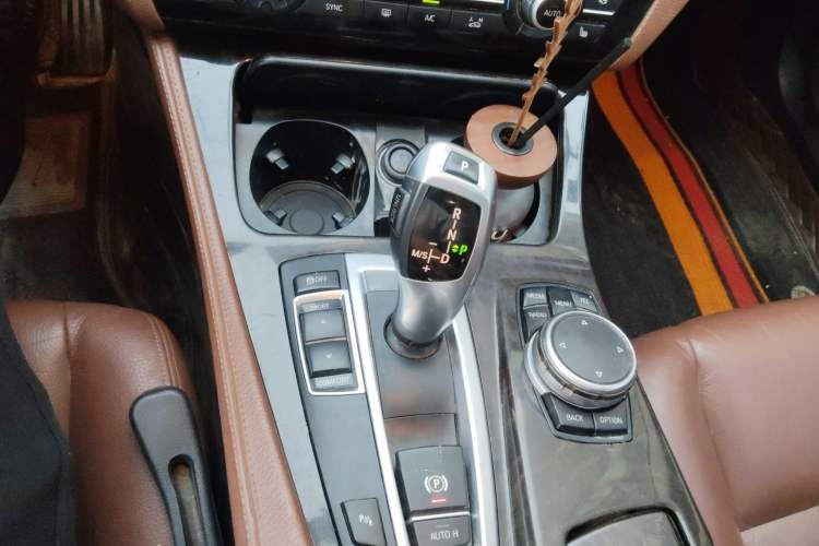 Used BMW 5 Series 2014 528Li Leading Model
