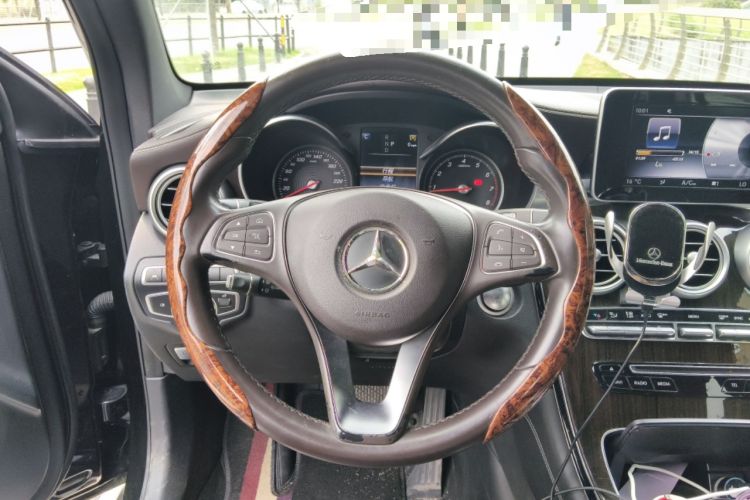 Used Mercedes-Benz GLC 2017 GLC 260 4MATIC Luxury Model Steering Wheel