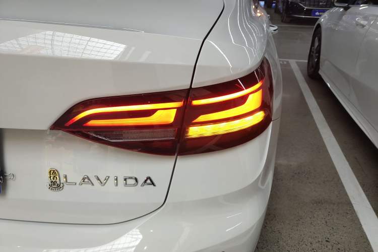 Used Volkswagen Lavida 2024 1.5L Automatic Starry Sky 5 Million Edition Right Rear Taillight