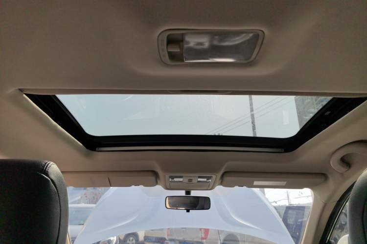 Used Dongfeng Aeolus AX7 2015 2.3L Automatic ZhiZun Version