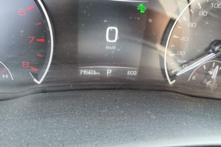 Used Wey VV5 2021 1.5T Two-Wheel Drive Color Pioneer Odometer Close Up