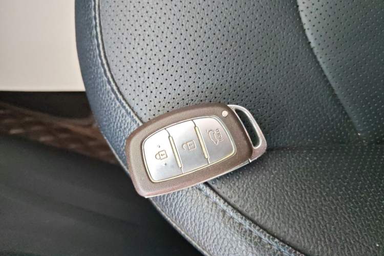 Used Hyundai ix35 2013 2.0L Automatic Two-Wheel Drive Smart GLS China IV Standard
