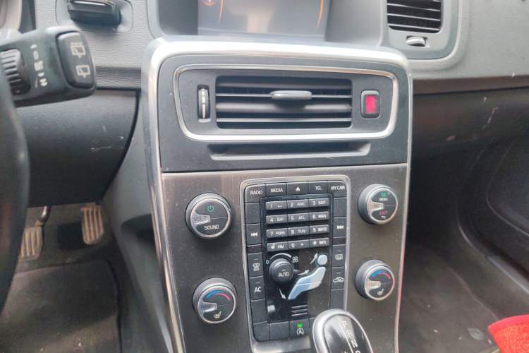 Used Volvo V60 2014 T5 Zhiyi Edition