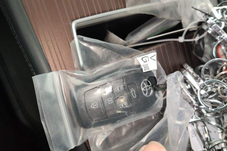 Used Toyota Granvia 2024 2.5L Hybrid Prestige PLUS Four-Wheel Drive Version
