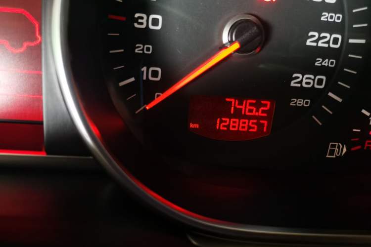 Used Audi Q7 2011 3.0 TFSI Exclusive Edition (200kW) Odometer Close Up