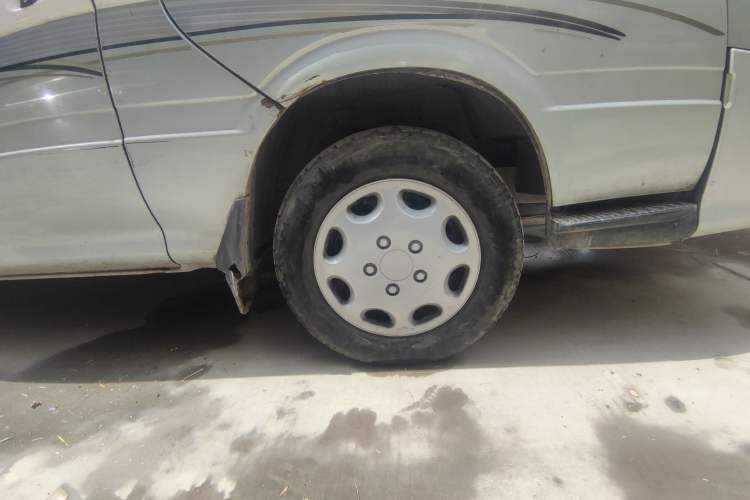 Used Jinbei Hiace 2011 2.0L 5th Generation Xiangyun Comfort Version 4G20D4B Right Front Wheel Hub