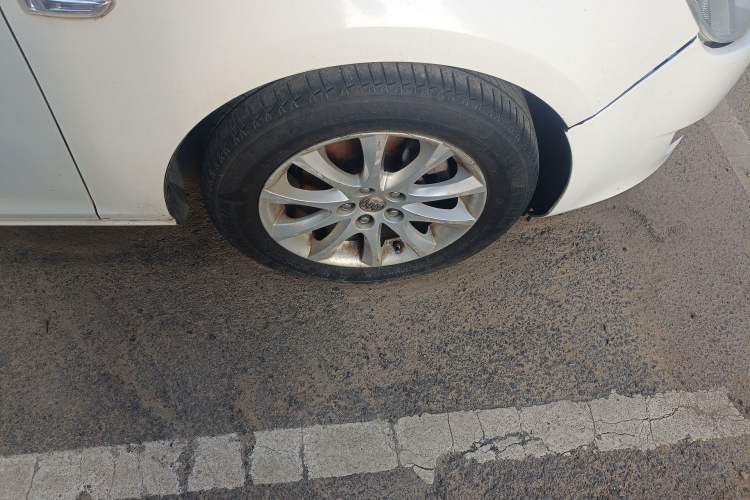 Used Buick GT 2012 XT 1.6L Automatic Fashion Edition Right Front Wheel Hub