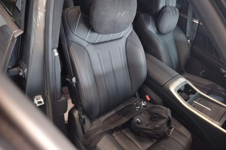 Used ONVO Luxeed L90 2025 Model—Max Six-Seater Version Right Front Seat