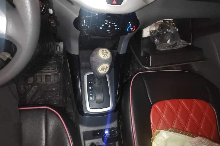 Used Ford EcoSport 2013 1.5L Automatic Fashion Model Gear Lever