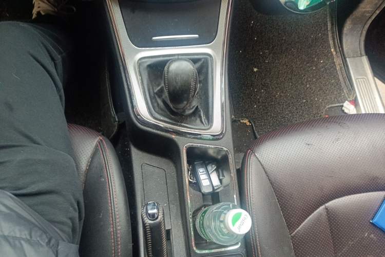 Used Baojun 560 2015 1.8L manual luxury version
