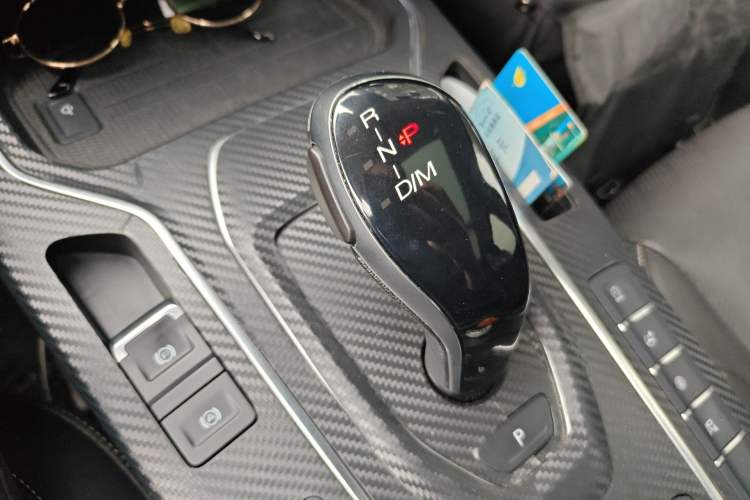 Used Wey VV6 2020 2.0T Two-Wheel Drive Smart Enjoyment+